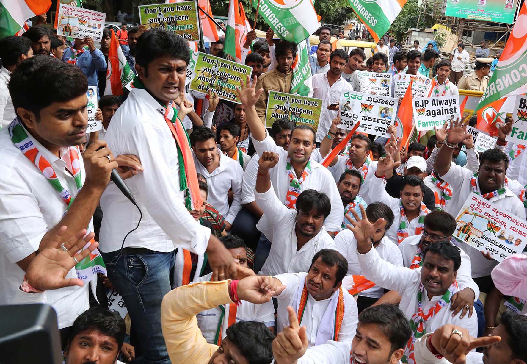 ಬಿಎಸ್‌ವೈ ನಿವಾಸಕ್ಕೆ ಯುವ ಕಾಂಗ್ರೆಸ್ ಕಾರ್ಯಕರ್ತರ ಮುತ್ತಿಗೆ